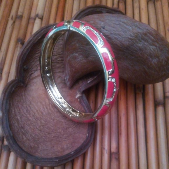 Pink and Gold Click Hinged Enamel Bracelet - Picture 14 of 16